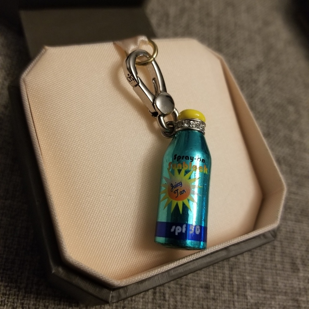 Juicy couture sun screen charm